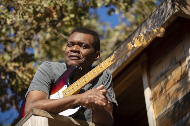 Hi Res Robert Cray Final IMG 1495 Horizontal by Jeff Katz 1024x683 1 2 768x512